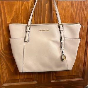 Michael Kors Tote Bag with zipper and side pockets